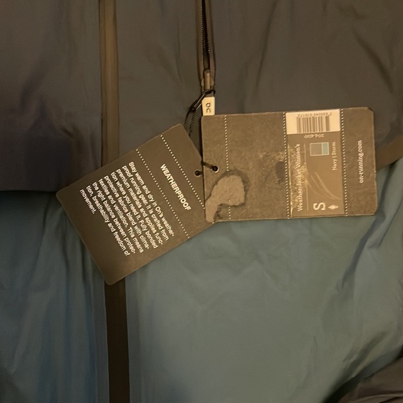 On Running Weather Jacket - Picture 3 of 4